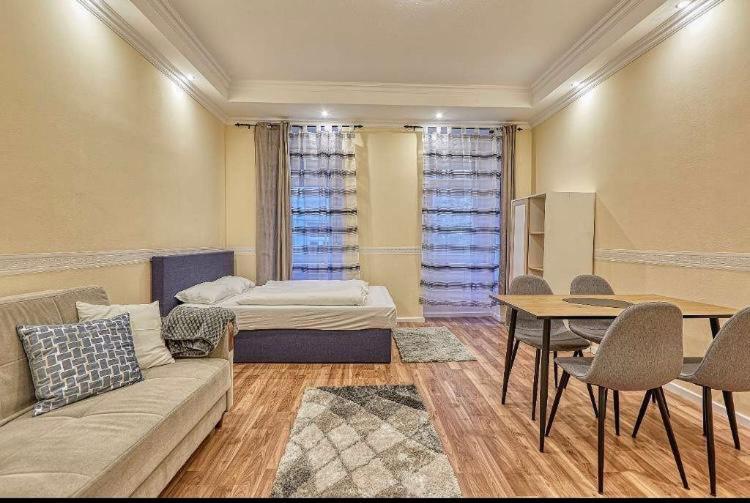 Апартаменты Lovely Airbnb Near Schoenbrunn Вена Экстерьер фото